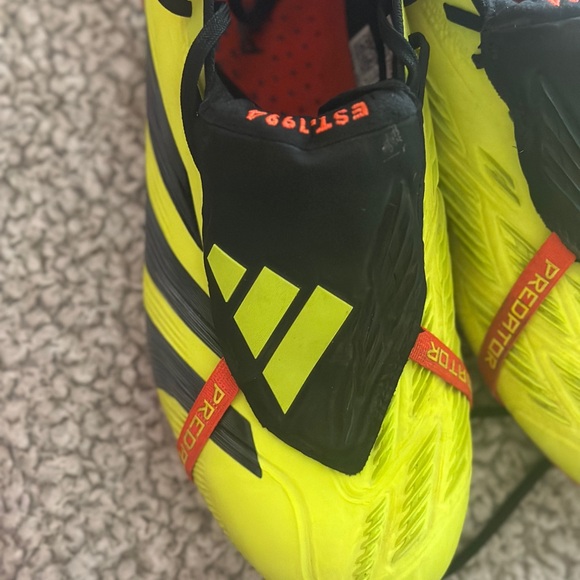 Adidas Predator ELITE fold over soccer cleats - Picture 10 of 11